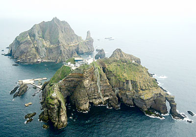 Toàn cảnh đảo Takeshima/Dokdo tranh chấp giữa Nhật Bản - Hàn Quốc.